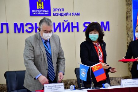 ДЭМБ-аас тусламжаар ирүүлсэн хувийн хамгаалах хэрэгсэл, оношлуур хүлээлгэн өглөө