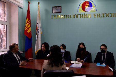 Ажлын хэсгийн гишүүд Геронтологийн үндэсний төв болон ахмад настанд өдрийн үйлчилгээ үзүүлдэг “Наян зургаа дөрвөн зуу” ТББ-д ажиллалаа