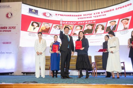 Ерөнхий сайд “Хүчирхийллийн эсрэг хүн бүрийн оролцоо” чуулганд оролцлоо