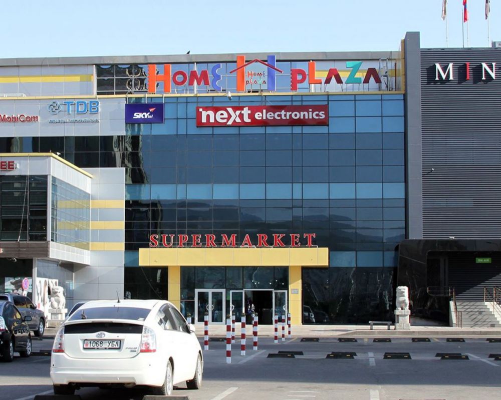 Home plaza - 1.6км
