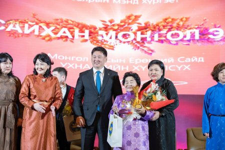 У.Хүрэлсүх: Эмэгтэйчүүдийн эрхийг хамгаалах, нийгмийн оролцоог нэмэгдүүлэхэд Засгийн газар онцгой анхаарч ажиллана