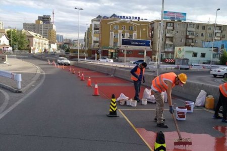 Халтиргаанаас хамгаалах өнгөт хучилтыг Нарны гүүр, Гэсэр сүмийн уулзвараас эхлэн хийж эхэллээ