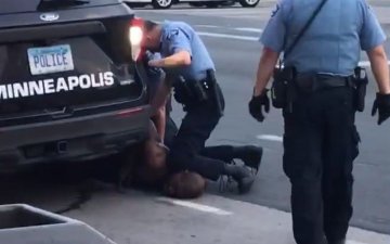 Жорж Флойдыг хөнөөсөн гэх цагдаагийн алба хаагчийн шүүх хурлыг өнөөдөр шууд дамжуулна 