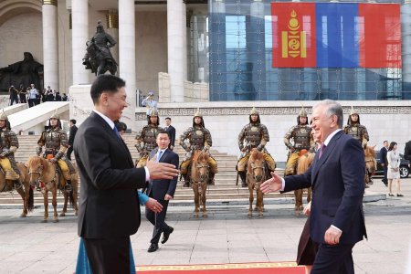 Узбекистаны Ерөнхийлөгчийг албан ёсоор угтаж авлаа