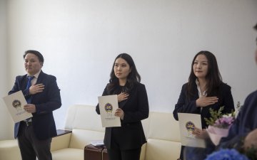Төрийн жинхэнэ албан хаагчийн тангаргаа өргөлөө