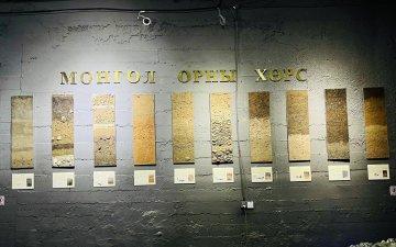 МОНГОЛ ОРОНД ЗОНХИЛОН ТАРХСАН 10 ХЭВШИНЖИЙН ХӨРСНИЙ МОНОЛИТЫГ БАЙГАЛИЙН ТҮҮХИЙН МУЗЕЙД БАЙРШУУЛАВ