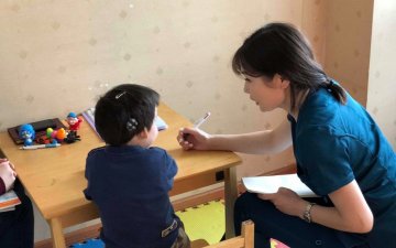 Тусгай хэрэгцээт боловсрол шаардлагатай хүүхдийг гэр бүл, холбогдох хамт олны дунд дэмжих 5 алхамт зөвлөгөө