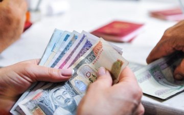 Иргэд аль болох бэлэн мөнгөнөөс татгалзаж цахим банк ашиглахыг “Монголбанк”-аас уриаллаа