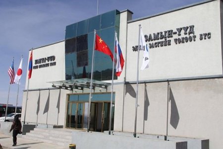 Замын-Үүдийн Засаг дарга болон зургаан алба хаагчийг 48 цагийн хугацаанд саатуулжээ