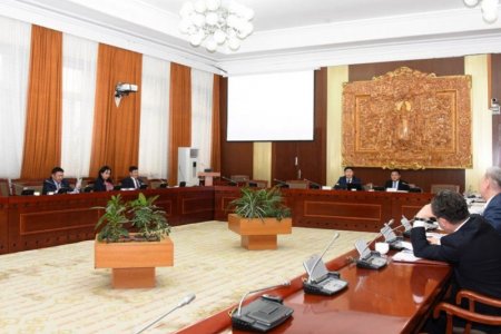 Оюуны өмчийг эдийн засгийн эргэлтэд оруулах тухай хуулийн төслийн анхны хэлэлцүүлгийг эхэллээ