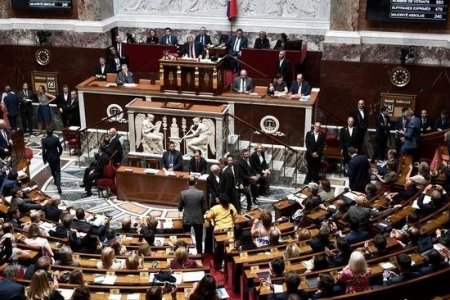 Франц улсын парламент тэтгэврийн системийн өөрчлөлттэй холбоотой мэтгэлцээнийг эхлүүллээ