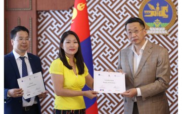 АНГЛИ ХЭЛНИЙ СУРГАГЧ БАГШ БЭЛТГЭХ ХӨТӨЛБӨРИЙН ТӨГСӨГЧДӨД СЕРТИФИКАТ ГАРДУУЛЛАА