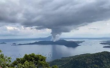 Филиппин улсад галт уулын идэвхжилийн улмаас 8000 хүнийг нүүлгэн шилжүүлж эхэллээ
