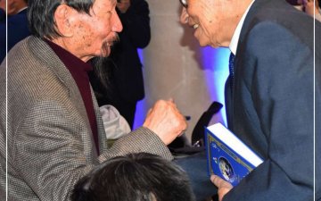 ЭХ ХЭЛНИЙ БАЯРЫН ӨДӨР…