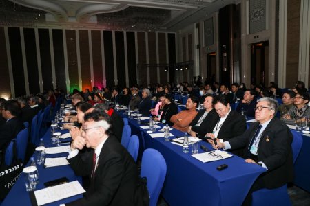 Кино урлагийн 300 гаруй уран бүтээлч салбарын асуудлаа ярилцаж, зөвлөлдлөө