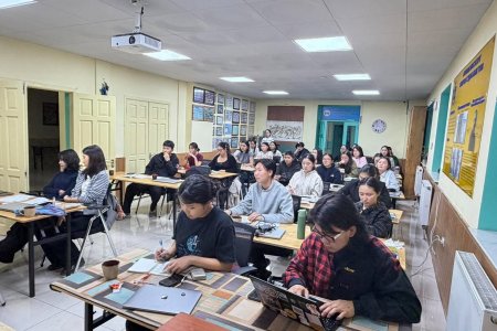 “Оюутан судлаач” тэтгэлэгт хөтөлбөрийн оюутан судлаачид судалгааныхаа ажлын ерөнхий танилцуулга болон төлөвлөгөөгөө танилцууллаа.