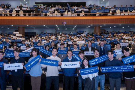 Hyundai Motor Company-ийн Ерөнхийлөгч бөгөөд Гүйцэтгэх захирал Хосе Муньоз Намянгийн R&D төвийн ажилчидтай уулзлаа.
