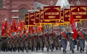 ОХУ-ын улаан талбайд цэргийн сүрт жагсаал зохион байгуулагдлаа