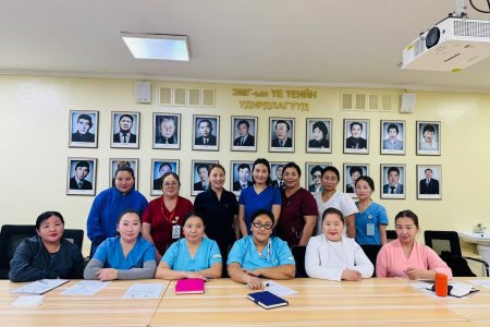 Аймгийн нэгдсэн эмнэлгийн Шинэ сувилагч, эмнэлгийн тусгай мэргэжилтэн нарт Эрүүл мэндийн газрын сургагч багш мэргэжил арга зүйн зөвлөгөө өгч ажиллалаа. 