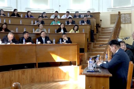 Орон нутагт засаглалыг сайжруулж, хөгжлийг хангах чиглэлээр хэлэлцэж байна