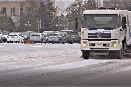 улаанбаатарт халтиргаанаас сэргийлж өнгөрсөн шөнө 130 гаруй тонн давс, бодис цацлаа