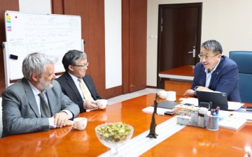 Европын цөмийн судалгааны байгууллагын төлөөлөлтэй уулзлаа