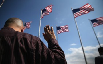 АНУ-ын эрх баригчид ОХУ-д оршин суудаг иргэдээ тус улсыг нэн даруй орхин гарахыг шаарджээ