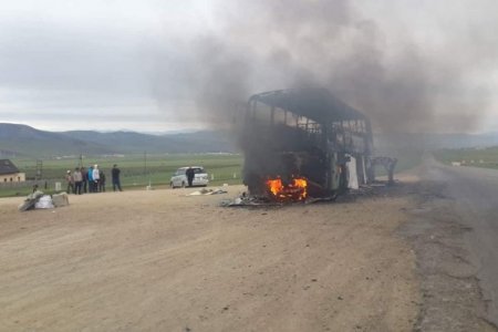 Ховд аймагт 35 зорчигчтой Daewoo автобус шатжээ