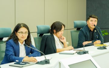 БАГШ НАРЫН ЦАЛИН НЭМЭХ АСУУДЛААР ГУРВАН ЯАМНЫ ХАМТАРСАН АЖЛЫН ХЭСЭГ АЖИЛЛАЖ ЭХЭЛЛЭЭ
