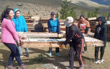 ӨВӨРХАНГАЙ АЙМГИЙН УЯНГА СУМЫН ЭМЭГТЭЙ БАГШ НАР ХӨДӨЛМӨР ЗУСЛАНГИЙНХАА БАЙШИНГ ӨӨРСДӨӨ БАРЬЖЭЭ