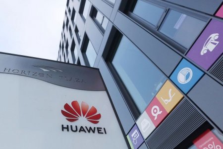 Huawei компани Америк ажилтнуудаа “халав”