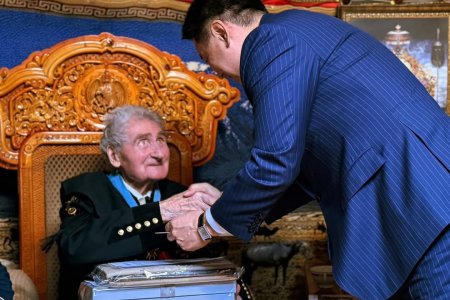 Эрдэнэтийн зэсийн ордыг нээсэн чех геологичид хүндэтгэл үзүүллээ