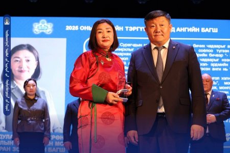 2025 оны аймгийн “Тэргүүний дунд ангийн багшаар Д. ШИЙЛЭГПҮРЭВ шалгарлаа.
