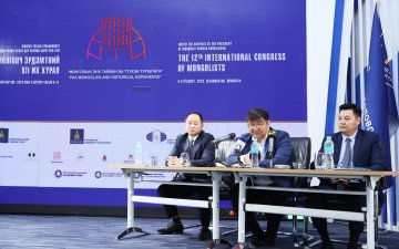 ОЛОН УЛСЫН МОНГОЛЧ ЭРДЭМТНИЙ XII ИХ ХУРАЛ ПҮРЭВ ГАРАГТ ЭХЭЛНЭ