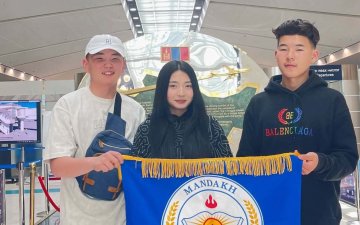 ЯПОН УЛСАД ДАДЛАГАЖИГЧ ОЮУТАН ХӨТӨЛБӨРТ МАНДАХ ИХ СУРГУУЛИАС ХОЁР ДАХЬ ЭЭЛЖИЙН ОЮУТНУУД ХАМРАГДЛАА 