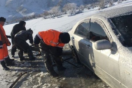 Гол мөрний мөсөн дээгүүр зорчихгүй байхыг анхааруулж байна