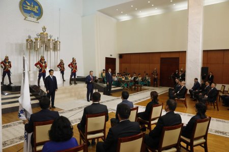 Баялаг бүтээгчдэд төрийн дээд одон, медаль гардууллаа