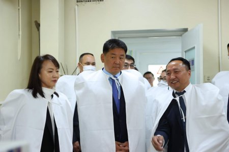 Монгол Улсын Ерөнхийлөгч У.Хүрэлсүх Улсын мал эмнэлэг, ариун цэврийн төв лабораторид ажиллалаа