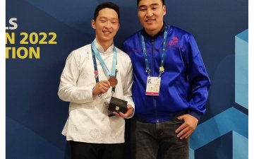 “ДЭЛХИЙН УР ЧАДВАР-2022”-ЫН ӨРӨГ УГСРАЛТЫН ТЭМЦЭЭНИЙ ОРОЛЦОГЧ О.НАРАНБААТАР “MEDALLION FOR EXCELLENCE” ШАГНАЛ ХҮРТЛЭЭ