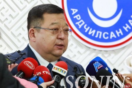 “Мөнгөөр нэр дэвшигч” гэсэн пайз зүүснийх нь төлөө АН-ынхан С.Эрдэнээс зугтаж байна 