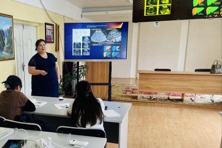 МОБАЙЛ ХЭРЭГЛЭЭГ ӨРГӨЖҮҮЛЖ, БАГ СУМЫН ЭМЧ МЭРГЭЖИЛТНҮҮДИЙГ ЧАДАВХЖУУЛАХ СУРГАЛТ БОЛЛОО.