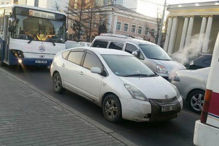 Нэгдүгээр эгнээгээр зорчсон тээврийн хэрэгслийг торгоно