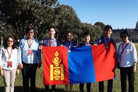 Олон улсын химийн 51 дүгээр олимпиадаас манай улс хос медальтай ирлээ