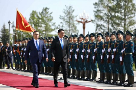 Монгол Улсын Ерөнхийлөгчийг Киргиз Улсын Ерөнхийлөгч албан ёсоор угтлаа