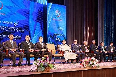 Нэгэн жарны түүхтэй илч түгээгчдэд баяр хүргэлээ