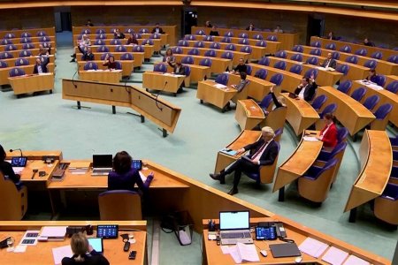 Нидерландын ерөнхий сайд Марк Рюттегийн тэргүүлж байгаа Эвслийн Засгийн газар цагаачдад оршин суух зөвшөөрөл олгох асуудлаар нэгдсэн зөвшилцөлд хүрч чадсангүй