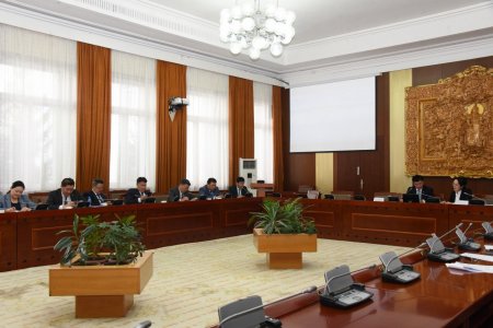 ТББХ:Үндсэн хуулийн нэмэлт, өөрчлөлтийг дагаж мөрдөхөд шилжих журмын тухай хуулийн төслийн анхны хэлэлцүүлгийг хийв