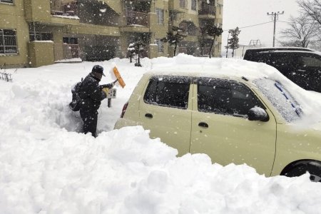 Японд их хэмжээний цас орсноос 17 хүн амиа алджээ