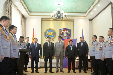 Нийслэлийн нутгийн захиргааны байгууллагад идэвхи, санаачлагатай ажиллаж буй офицер, ахлагч нарыг шагналаа