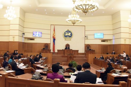 Үндсэн хууль батлалцсан ахмадуудад 150 мянган төгрөг олгохыг дэмжлээ